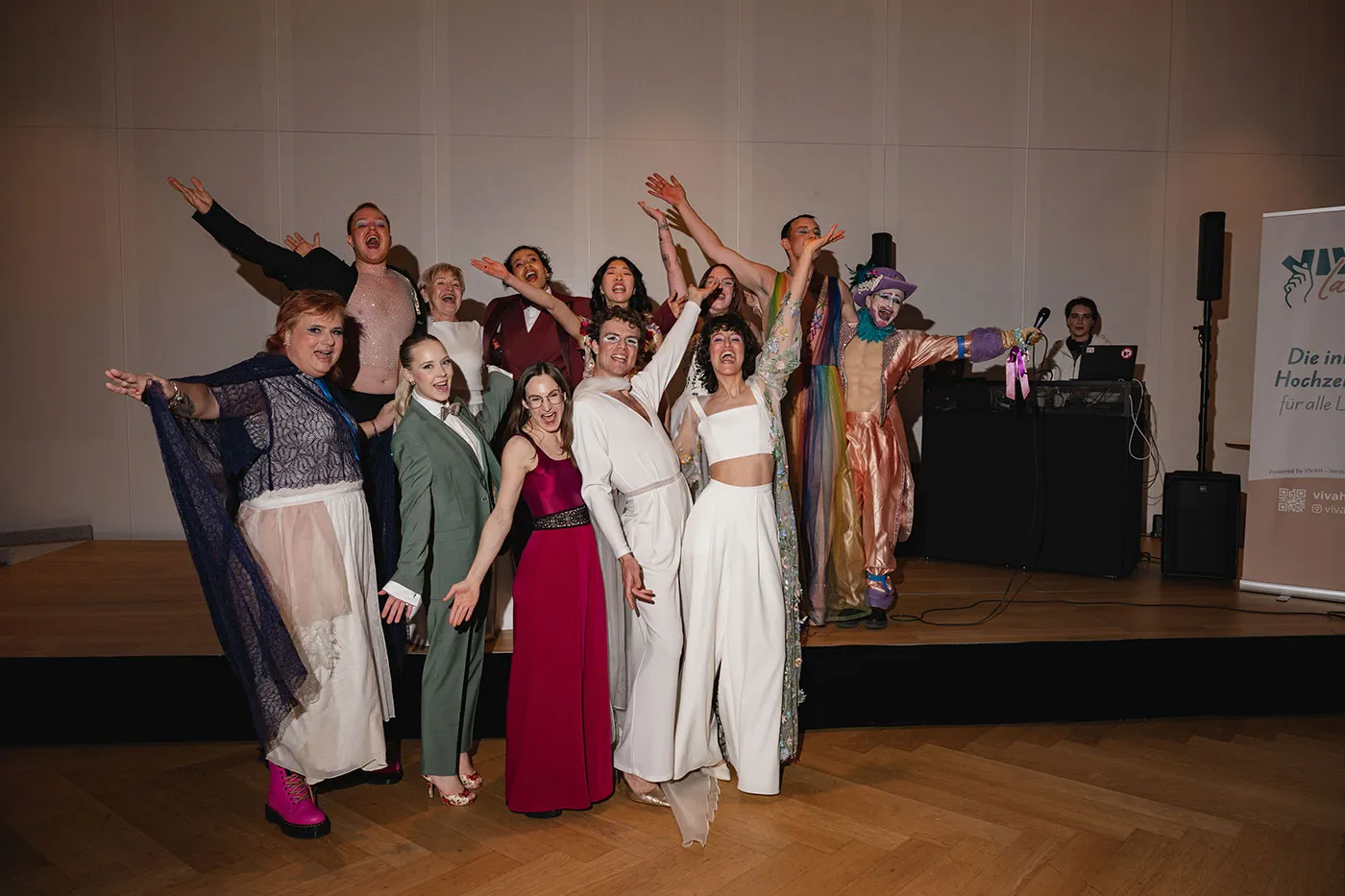Gruppenfoto aller Models am Ende der Modenschau auf der Bühne